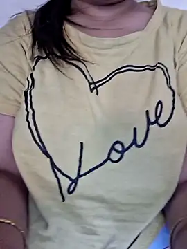 Snapshot of AAROHI-DARLING chatting on 05-15-26, 07:37 AAROHI-DARLING online show from 05-15-26, 07:37