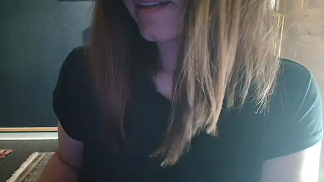 Snapshot of NicoleLove_ chatting on 06-25-26, 05:34 NicoleLove online show from 06-25-26, 05:34