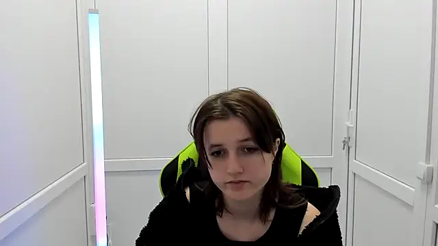 GoldenKiss online show from 04-13-26, 06:30