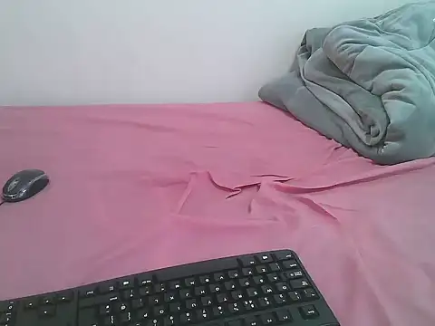 MsLaura24 online show from 04-11-26, 05:01