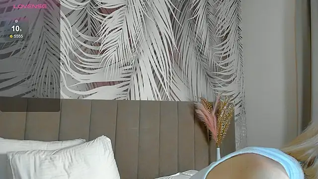 Lizzyvega online show from 05-01-26, 01:54