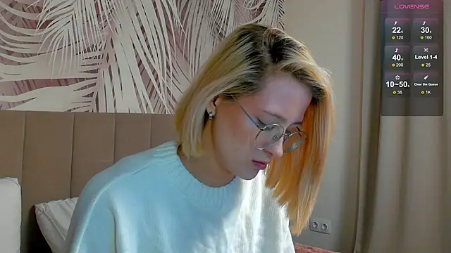 Lizzyvega online show from 05-05-26, 01:57