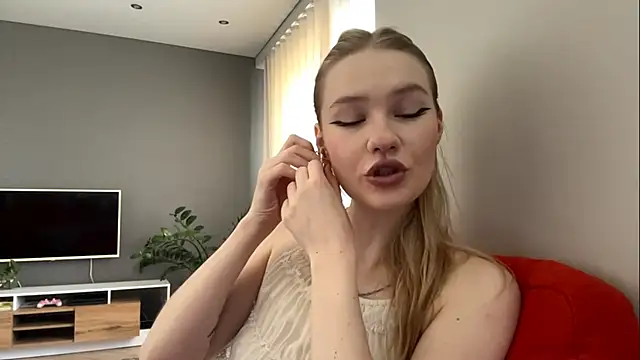 Snapshot of PlasaRima chatting on 06-14-26, 11:07 PlasaRima online show from 06-14-26, 11:07