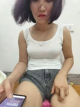 Snapshot of 2_banana chatting on 06-20-26, 02:14 2 banana online show from 06-20-26, 02:14