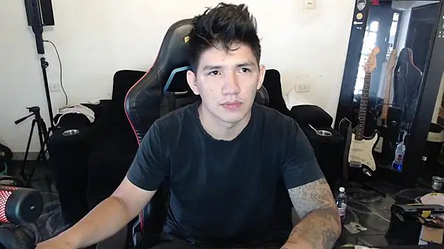 AAROON SCOTT online show from 04-12-26, 01:16