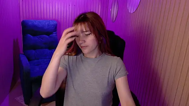 Emily Cherry  online show from 05-12-26, 02:25