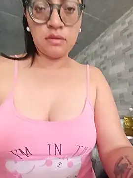 Snapshot of SOFI__10 chatting on 05-10-26, 01:27 SOFI 10 online show from 05-10-26, 01:27