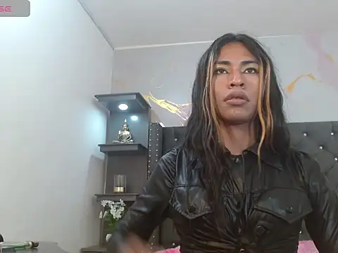 Snapshot of Naomisaenz01 chatting on 05-30-26, 06:54 Naomisaenz01 online show from 05-30-26, 06:54