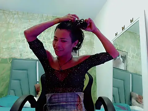 Naomisaenz01 online show from 06-01-26, 09:38
