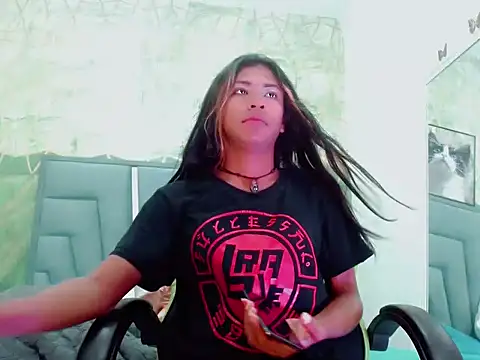 Naomisaenz01 online show from 06-04-26, 01:28