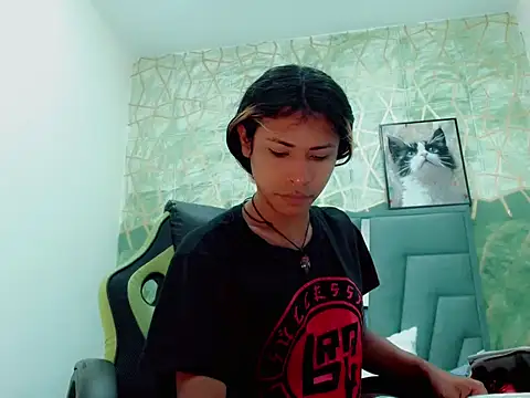 Naomisaenz01 online show from 06-05-26, 01:50