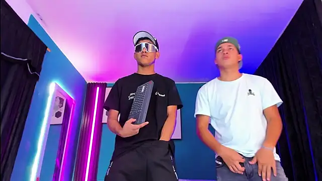  HotWildwolves online show from 04-09-26, 11:54