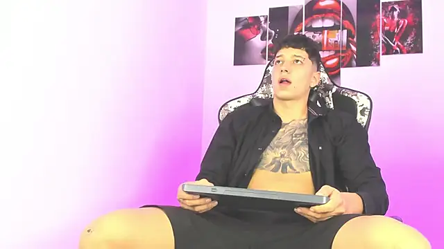 Snapshot of eithan_boy_ chatting on 06-28-26, 12:00 eithan boy online show from 06-28-26, 12:00