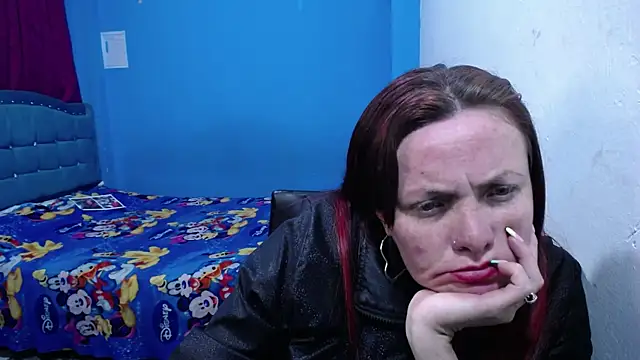 carolinhe26 online show from 07-08-26, 03:00