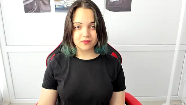Snapshot of Caroline_cutte chatting on 05-09-26, 06:40 Caroline cutte online show from 05-09-26, 06:40