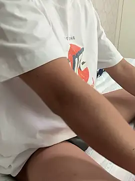 xezie online show from 04-11-26, 08:51