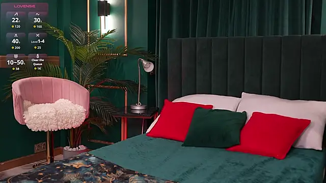 Molly  Quinn online show from 04-19-26, 05:45