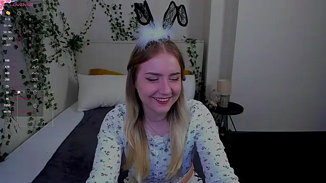 Snapshot of Liacandy_ chatting on 06-22-26, 02:02 Liacandy online show from 06-22-26, 02:02