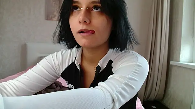The Slutty Fox online show from 06-12-26, 01:43