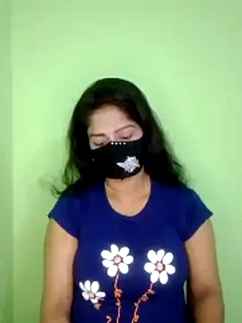 Snapshot of black-woman chatting on 05-03-26, 02:23 black-woman online show from 05-03-26, 02:23