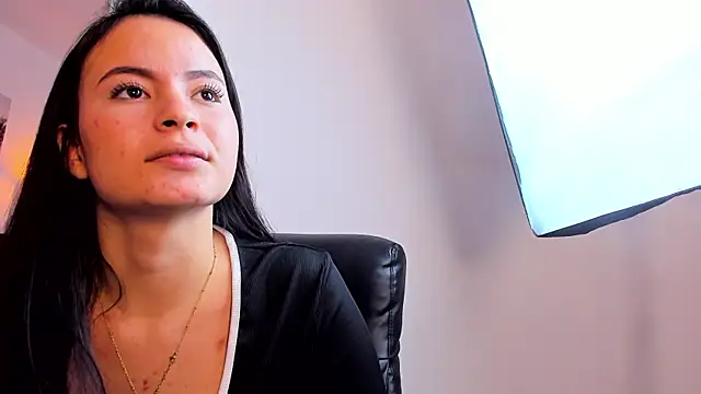 Snapshot of rosaleia_ chatting on 04-11-26, 01:21 rosaleia online show from 04-11-26, 01:21