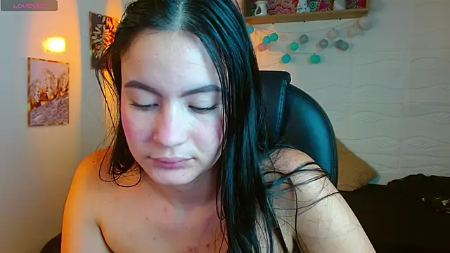 Snapshot of rosaleia_ chatting on 06-11-26, 04:54 rosaleia online show from 06-11-26, 04:54