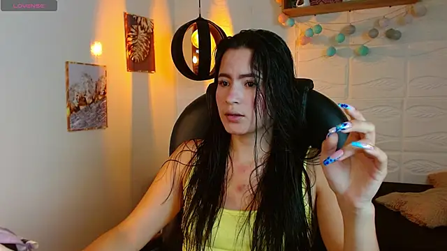 Snapshot of rosaleia_ chatting on 06-16-26, 04:37 rosaleia online show from 06-16-26, 04:37