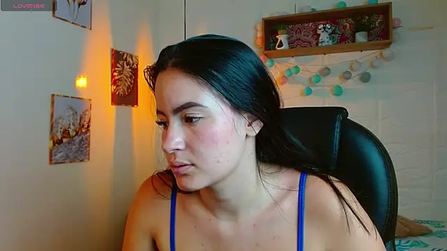 Snapshot of rosaleia_ chatting on 06-19-26, 03:22 rosaleia online show from 06-19-26, 03:22