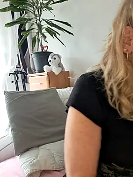 Blond lady czech online show from 07-12-26, 01:35