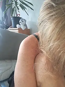 Blond lady czech online show from 07-25-26, 03:31