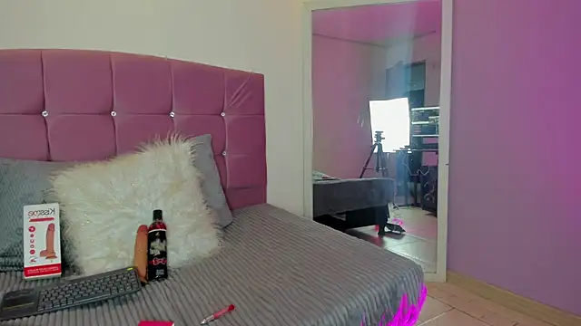 Flor pink online show from 05-27-26, 03:36