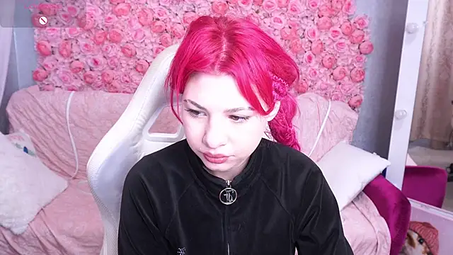 Snapshot of PinkyTrix chatting on 04-21-26, 05:36 PinkyTrix online show from 04-21-26, 05:36