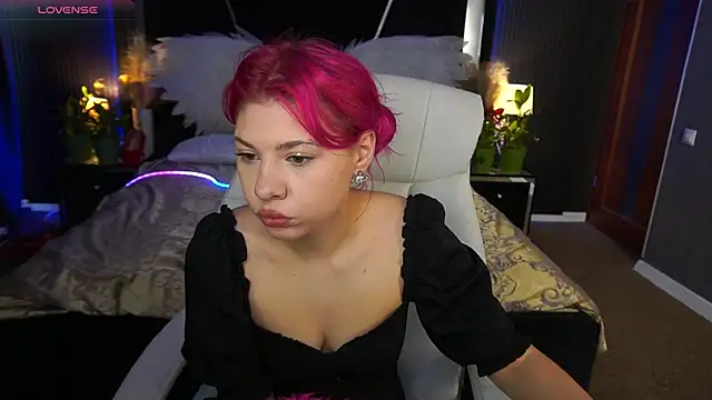 Snapshot of PinkyTrix chatting on 04-25-26, 12:41 PinkyTrix online show from 04-25-26, 12:41