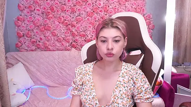 Snapshot of PinkyTrix chatting on 06-02-26, 05:42 PinkyTrix online show from 06-02-26, 05:42