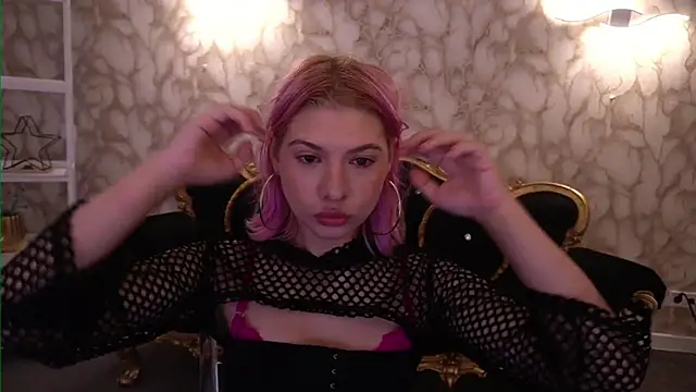 Snapshot of PinkyTrix chatting on 07-19-26, 06:44 PinkyTrix online show from 07-19-26, 06:44