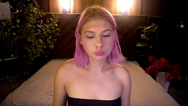 Snapshot of PinkyTrix chatting on 07-20-26, 01:02 PinkyTrix online show from 07-20-26, 01:02