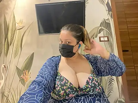 Snapshot of kavyasingh36 chatting on 05-16-26, 01:02 kavyasingh36 online show from 05-16-26, 01:02