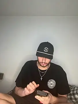 Snapshot of tallhungcloudzz chatting on 04-12-26, 02:05 tallhungcloudzz online show from 04-12-26, 02:05