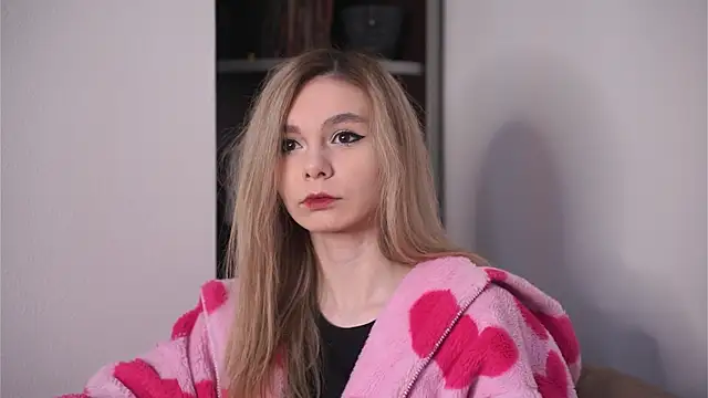 WhitneyBustle online show from 04-17-26, 06:49