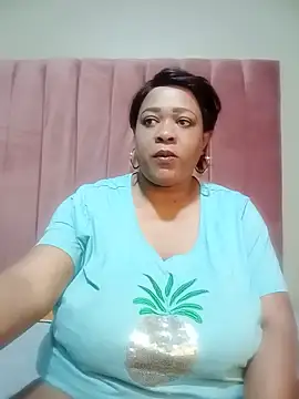 BUSTYQUEEN56  online show from 06-07-26, 04:27