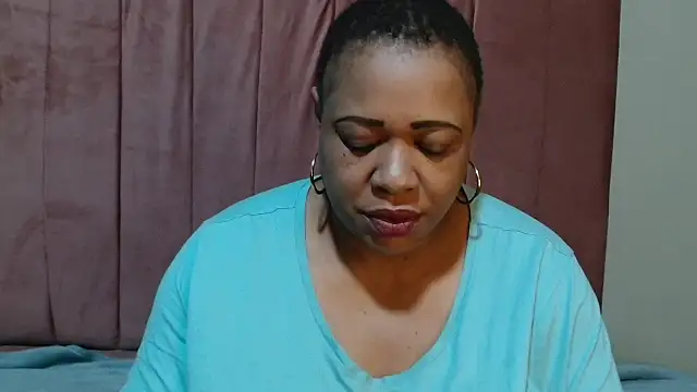 BUSTYQUEEN56  online show from 06-08-26, 06:25
