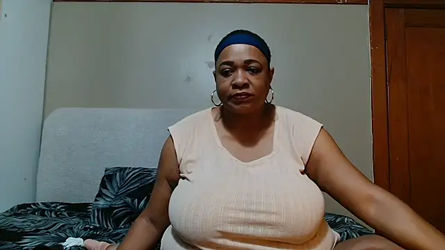 BUSTYQUEEN56  online show from 06-20-26, 07:16