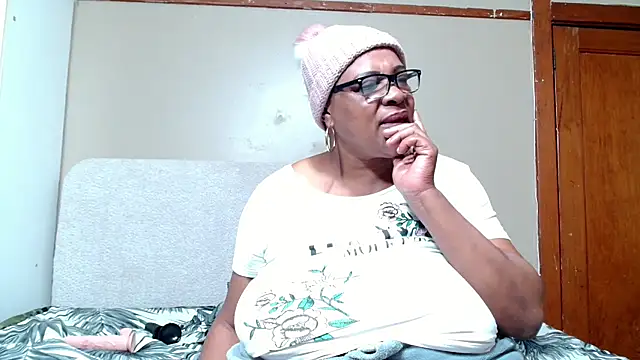 BUSTYQUEEN56  online show from 07-08-26, 07:07