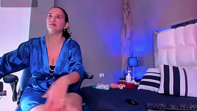 MILF AURORA online show from 06-05-26, 09:31