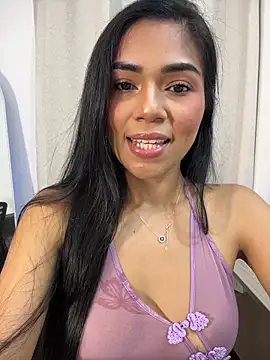 Snapshot of MauraGrayy chatting on 05-21-26, 11:45 MauraGrayy online show from 05-21-26, 11:45