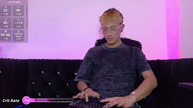 Snapshot of Damian_nix chatting on 05-10-26, 05:45 Damian nix online show from 05-10-26, 05:45