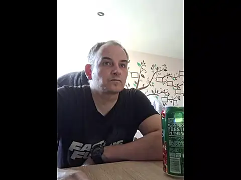 Snapshot of Piotr481 chatting on 04-25-26, 03:31 Piotr481 online show from 04-25-26, 03:31