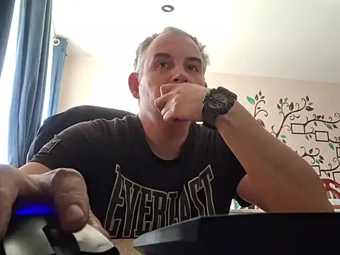 Snapshot of Piotr481 chatting on 05-02-26, 10:53 Piotr481 online show from 05-02-26, 10:53