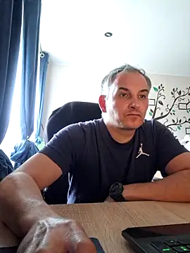 Snapshot of Piotr481 chatting on 05-23-26, 02:21 Piotr481 online show from 05-23-26, 02:21