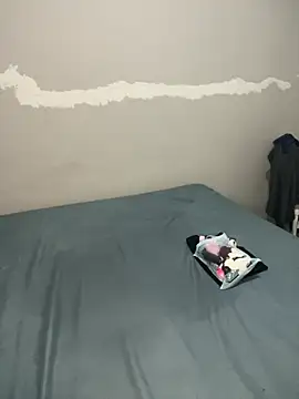 Snapshot of petite_bee chatting on 04-24-26, 04:42 petite bee online show from 04-24-26, 04:42